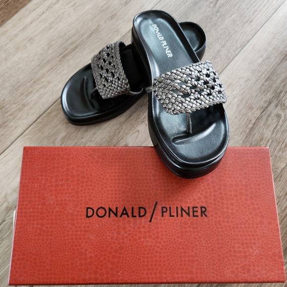 Donald J. Pliner Black  Woven Sandals - Picture 1 of 14
